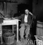 1960, Wojszyce (obecnie Wrocław), Polska.
Polscy imigranci z Kanady, osiedleni po II wojnie światowej w podwrocławskiej wsi.
Fot. Irena Jarosińska, zbiory Fundacji Ośrodka KARTA