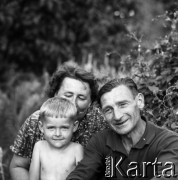 1968, Wrocław, Polska.
Wincenty Pyjek, hodowca kaktusów, n/z z  rodziną.
Fot. Irena Jarosińska, zbiory Ośrodka KARTA