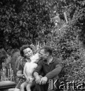 1968, Wrocław, Polska.
Wincenty Pyjek, hodowca kaktusów, n/z z  rodziną.
Fot. Irena Jarosińska, zbiory Ośrodka KARTA