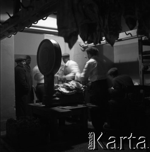 Lata 60., miejsce nieznane, Polska.
Masarnia.
Fot. Irena Jarosińska, zbiory Ośrodka KARTA