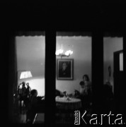 1959, Warszawa, Polska.
Mieszkanie prywatne, zdjęcie wykonane przez okno.
Fot. Irena Jarosińska, zbiory Fundacji Ośrodka KARTA