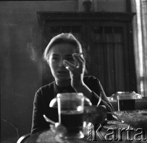 Wiosna 1960, Warszawa, Polska.
Aktorka Aleksandra Śląska.
Fot. Irena Jarosińska, zbiory Ośrodka KARTA