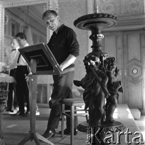 1966, Łańcut, woj. rzeszowskie, Polska.
Sala Balowa w zamku. Koncert fagocisty Filharmonii Narodowej Kazimierza Piwkowskiego i jego zespołu 