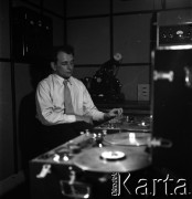 Lata 60, Łódź, Polska.
Studio Opracowań Dialogowych, n/z dubbingowanie filmu.
Fot. Irena Jarosińska, zbiory Fundacji Ośrodka KARTA