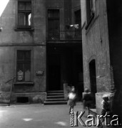 Lata 60, Łódź, Polska.
Studio Opracowań Dialogowych, n/z podwórko.
Fot. Irena Jarosińska, zbiory Fundacji Ośrodka KARTA