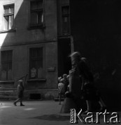 Lata 60, Łódź, Polska.
Studio Opracowań Dialogowych, n/z podwórko.
Fot. Irena Jarosińska, zbiory Fundacji Ośrodka KARTA