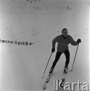 1966, Zakopane, Polska.
Jerzy Woyna-Orlewicz, narciarz i uczestnik Igrzysk Olimpijskich w Innsbrucku w 1964 roku podczas treningu.
Fot. Irena Jarosińska, zbiory Ośrodka KARTA