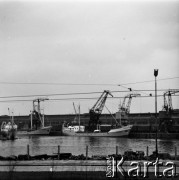 1965, Szczecin, Polska.
Port, statki przy nabrzeżu.
Fot. Irena Jarosińska, zbiory Fundacji Ośrodka KARTA