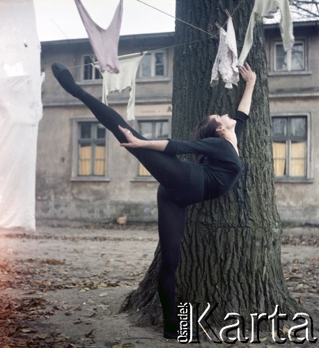 Lata 60., Sopot, Polska.
Alicja Boniuszko, baletnica.
Fot. Irena Jarosińska, zbiory Fundacji Ośrodka KARTA