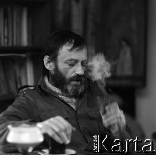 Lata 70., Warszawa, Polska.
Jan Michlewski, fotoreporter.
Fot. Irena Jarosińska, zbiory Fundacji Ośrodka KARTA