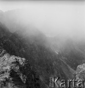 Lata 60., Polska.
Krajobraz górski - Tatry w chmurach.
Fot. Irena Jarosińska, zbiory Ośrodka KARTA