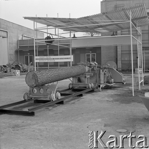 28.11.1965-2.01.1966, Czechosłowacja.
Wystawa maszyn do obróbki drewna polskiej Centrali Handlu Zagranicznego 