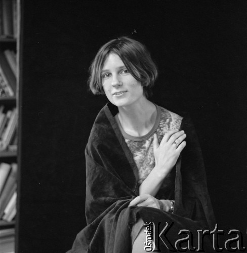 1976, Warszawa, Polska.
Portret dziennikarki Małgorzaty Dzieduszyckiej-Ziemilskiej.
Fot. Irena Jarosińska, zbiory Ośrodka KARTA