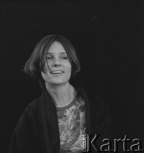 1976, Warszawa, Polska.
Portret dziennikarki Małgorzaty Dzieduszyckiej-Ziemilskiej.
Fot. Irena Jarosińska, zbiory Ośrodka KARTA