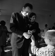 1968, Warszawa, Polska.
Międzynarodowe Studium Profilaktyki Dziecięcej w Instytucie Matki i Dziecka - kurs pediatrii społecznej dla lekarzy z Afryki i Azji.
Fot. Irena Jarosińska, zbiory Fundacji Ośrodka KARTA