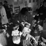 1968, Warszawa, Polska.
Międzynarodowe Studium Profilaktyki Dziecięcej w Instytucie Matki i Dziecka - kurs pediatrii społecznej dla lekarzy z Afryki i Azji.
Fot. Irena Jarosińska, zbiory Fundacji Ośrodka KARTA