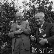 10.09.1974, Skierniewice, Polska.
XIX Międzynarodowy Kongres Ogrodniczy w Instytucie Sadownictwa, n/z od lewej: Francis R. Tubbs, prof. Szczepan Pieniążek.
Fot. Irena Jarosińska, zbiory Fundacji Ośrodka KARTA