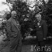 10.09.1974, Skierniewice, Polska.
XIX Międzynarodowy Kongres Ogrodniczy w Instytucie Sadownictwa, n/z od lewej: Francis R. Tubbs, prof. Szczepan Pieniążek.
Fot. Irena Jarosińska, zbiory Fundacji Ośrodka KARTA