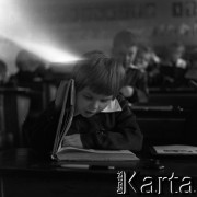 Lata 60., Warszawa, Polska.
Eksperymentalna Szkoła Podstawowa nr 176 przy placu Inwalidów.
Fot. Irena Jarosińska, zbiory Fundacji Ośrodka KARTA