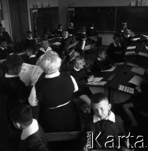 Lata 60., Warszawa, Polska.
Eksperymentalna Szkoła Podstawowa nr 176 przy placu Inwalidów.
Fot. Irena Jarosińska, zbiory Fundacji Ośrodka KARTA