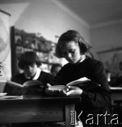 Lata 60., Warszawa, Polska.
Eksperymentalna Szkoła Podstawowa nr 176 przy placu Inwalidów.
Fot. Irena Jarosińska, zbiory Fundacji Ośrodka KARTA