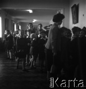 Lata 60., Warszawa, Polska.
Eksperymentalna Szkoła Podstawowa nr 176 przy placu Inwalidów.
Fot. Irena Jarosińska, zbiory Fundacji Ośrodka KARTA