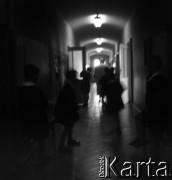 Lata 60., Warszawa, Polska.
Eksperymentalna Szkoła Podstawowa nr 176 przy placu Inwalidów.
Fot. Irena Jarosińska, zbiory Fundacji Ośrodka KARTA