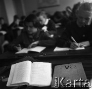 Lata 60., Warszawa, Polska.
Eksperymentalna Szkoła Podstawowa nr 176 przy placu Inwalidów.
Fot. Irena Jarosińska, zbiory Fundacji Ośrodka KARTA