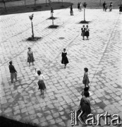 17.06.1960, Warszawa, Polska.
XVII Liceum Ogólnokształcące im. Andrzeja Frycza Modrzewskiego.
Fot. Irena Jarosińska, zbiory Fundacji Ośrodka KARTA