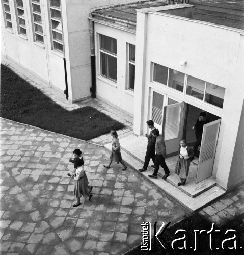 17.06.1960, Warszawa, Polska.
XVII Liceum Ogólnokształcące im. Andrzeja Frycza Modrzewskiego.
Fot. Irena Jarosińska, zbiory Fundacji Ośrodka KARTA