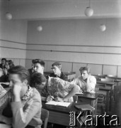 17.06.1960, Warszawa, Polska.
XVII Liceum Ogólnokształcące im. Andrzeja Frycza Modrzewskiego.
Fot. Irena Jarosińska, zbiory Fundacji Ośrodka KARTA