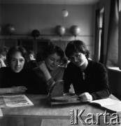 17.06.1960, Warszawa, Polska.
XVII Liceum Ogólnokształcące im. Andrzeja Frycza Modrzewskiego.
Fot. Irena Jarosińska, zbiory Fundacji Ośrodka KARTA