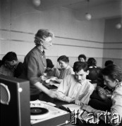 17.06.1960, Warszawa, Polska.
XVII Liceum Ogólnokształcące im. Andrzeja Frycza Modrzewskiego.
Fot. Irena Jarosińska, zbiory Fundacji Ośrodka KARTA
