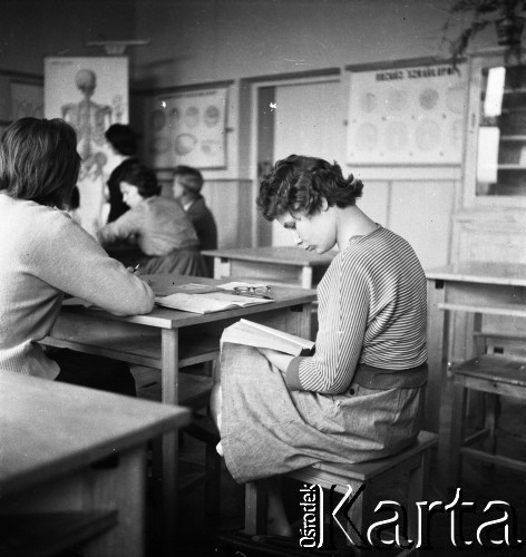 17.06.1960, Warszawa, Polska.
XVII Liceum Ogólnokształcące im. Andrzeja Frycza Modrzewskiego.
Fot. Irena Jarosińska, zbiory Fundacji Ośrodka KARTA