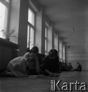17.06.1960, Warszawa, Polska.
XVII Liceum Ogólnokształcące im. Andrzeja Frycza Modrzewskiego.
Fot. Irena Jarosińska, zbiory Fundacji Ośrodka KARTA