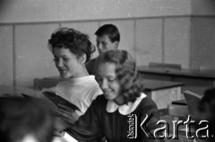 17.06.1960, Warszawa, Polska.
XVII Liceum Ogólnokształcące im. Andrzeja Frycza Modrzewskiego.
Fot. Irena Jarosińska, zbiory Fundacji Ośrodka KARTA