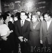1964, Warszawa, Polska.
Wizyta meksykańskiego karykaturzysty i dziennikarza Eduarda del Rio 