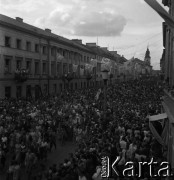 31.07-4.08.1955, Warszawa, Polska.
V Światowy Festiwal Młodzieży i Studentów o Pokój i Przyjaźń, n/z parada na ulicy Nowy Świat.
Fot. Irena Jarosińska, zbiory Fundacji Ośrodka KARTA