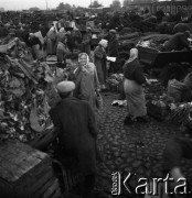 Lata 50., Warszawa, Polska.
Bazar Zieleniak.
Fot. Irena Jarosińska, zbiory Fundacji Ośrodka KARTA