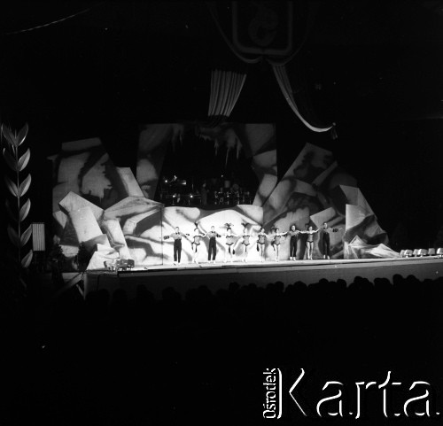 1962, Warszawa, Polska.
Rewia na lodzie 