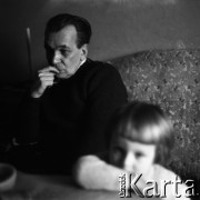 1959, Warszawa, Polska.
Marek Leykam, architekt, z synem.
Fot. Irena Jarosińska, zbiory Fundacji Ośrodka KARTA