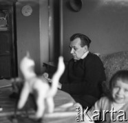 1959, Warszawa, Polska.
Marek Leykam, architekt, z synem.
Fot. Irena Jarosińska, zbiory Fundacji Ośrodka KARTA