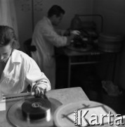 1959, Warszawa, Polska.
Archiwum Wytwórni Filmów Dokumentalnych (WFD) na ulicy Chełmskiej.
Fot. Irena Jarosińska, zbiory Fundacji Ośrodka KARTA