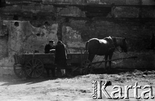09.1959, Lądek Zdrój, woj. wrocławskie, Polska.
Mieszkańcy miasteczka podczas kręcenia ujęć do filmu 