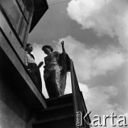 Lata 50., Warszawa, Polska.
Lotnisko Okęcie, n/z pracownicy Polskich Linii Lotniczych LOT.
Fot. Irena Jarosińska, zbiory Ośrodka KARTA