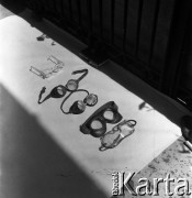 1954, Józefów, Polska.
Mazowieckie Zakłady Przemysłu Drożdżowego, n/z okulary ochronne.
Fot. Irena Jarosińska, zbiory Fundacji Ośrodka KARTA