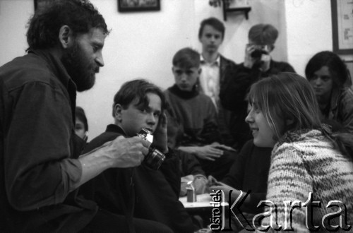 Czerwiec 1994, Grójec, woj. warszawskie, Polska.
Warsztaty fotograficzne dla młodzieży.
Fot. Irena Jarosińska, zbiory Ośrodka KARTA