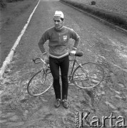 1971, Polska.
Kolarz Ryszard Szurkowski, dwukrotny zwycięzca Wyścigu Pokoju.
Fot. Irena Jarosińska, zbiory Ośrodka KARTA