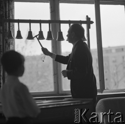 Lata 70., Polska.
Kazimierz Piwkowski - wybitny fagocista, pedagog i konstruktor instrumentów muzycznych. 
Fot. Irena Jarosińska, zbiory Ośrodka KARTA