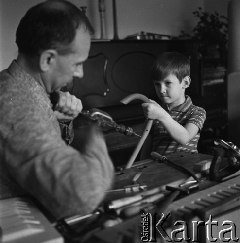 Lata 70., Polska.
Kazimierz Piwkowski - wybitny fagocista, pedagog i konstruktor instrumentów muzycznych. 
Fot. Irena Jarosińska, zbiory Ośrodka KARTA